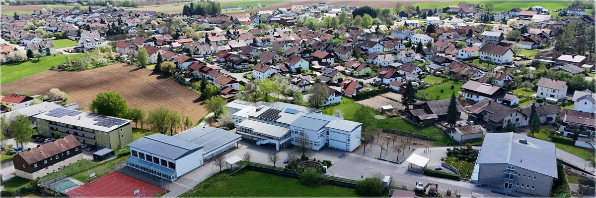 Header Hunderdorf 032 (Luftbild Schule)